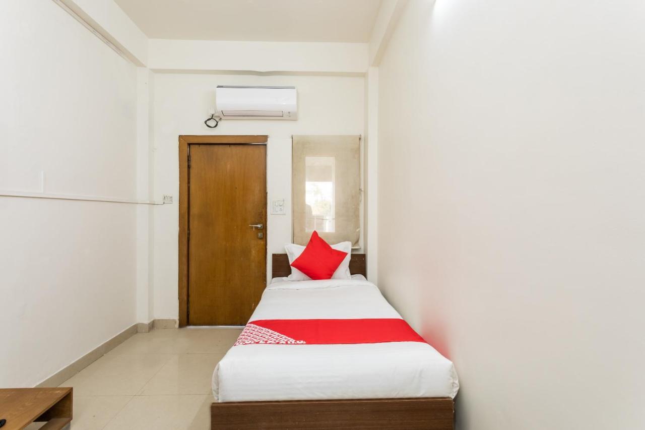 Capital O 47403 Hotel Manjeet Μποπάλ Εξωτερικό φωτογραφία